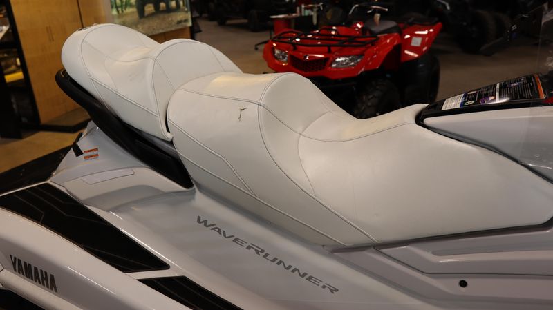 2025 Yamaha FX CRUISER SVHO WITH AUDIO WHITE Image 2