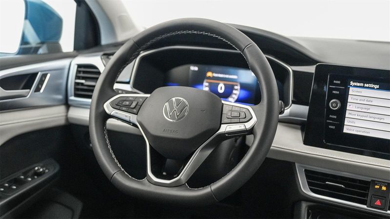 New 2025 Volkswagen Taos 1.5T SEImage 16