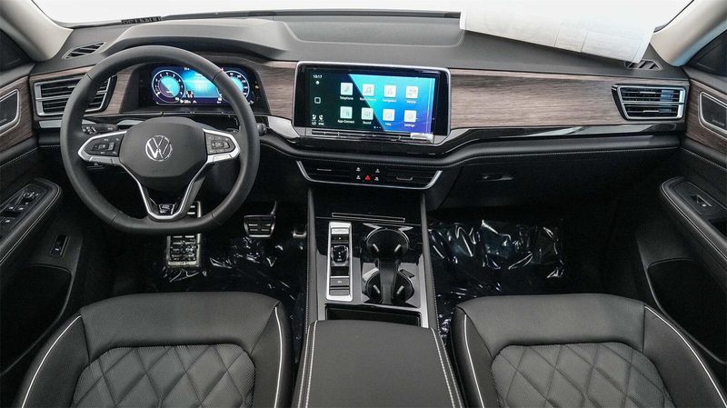 New 2025 Volkswagen Atlas 2.0T SEL Premium R-LineImage 13