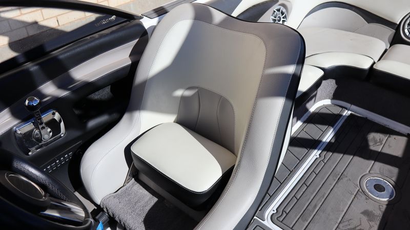 2013 MALIBU 21 VLX Image 23