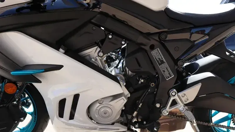 2025 CFMOTO 675SS NEBULA WHITE Image 12