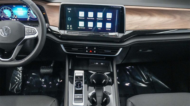 New 2025 Volkswagen Atlas 2.0T SE w/TechnologyImage 14