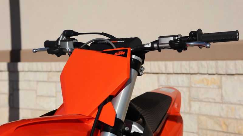 2025 KTM 250 SXF ORANGEImage 11