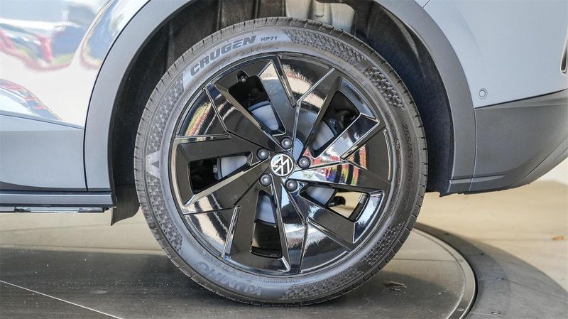 New 2025 Volkswagen ID.4 Pro S PlusImage 9
