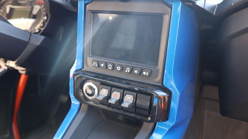 Used 2024 Polaris SLINGSHOT R MANUAL Image 17