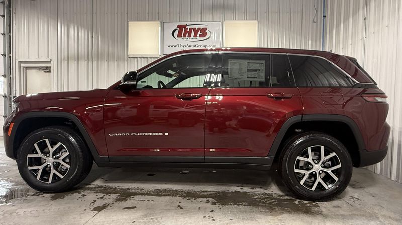 New 2025 Jeep Grand Cherokee Limited 4x4Image 18