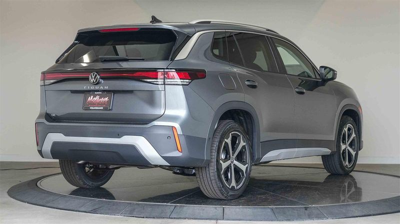 New 2025 Volkswagen Tiguan 2.0T SEImage 4