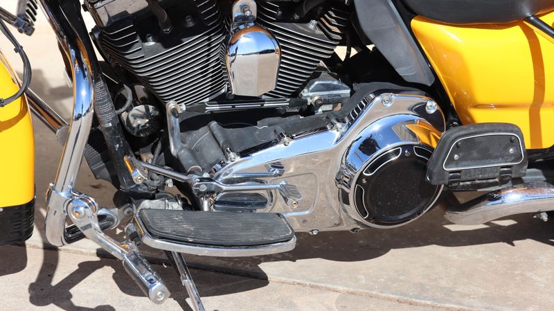 2009 HARLEY Electra Glide Ultra Classic in a YELLOW exterior color. Family PowerSports (877) 886-1997 familypowersports.com 