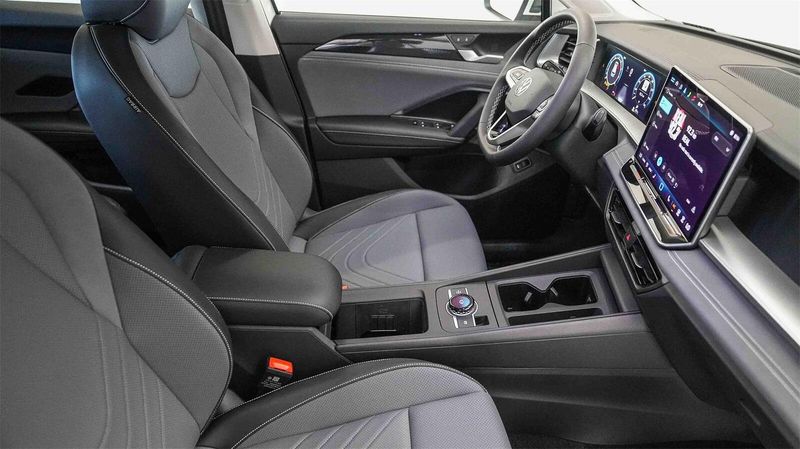 New 2025 Volkswagen Tiguan 2.0T SEImage 17