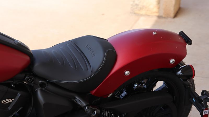 2025 Indian Motorcycle SCOUT BOBBER LIMITED SUNSET RED SMOKE Image 7