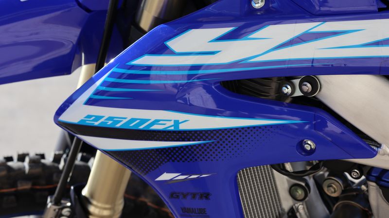 2025 Yamaha YZ250FX TEAM BLUEImage 2