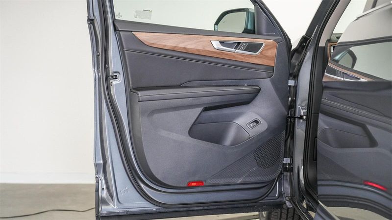 New 2025 Volkswagen Atlas 2.0T SE w/TechnologyImage 21