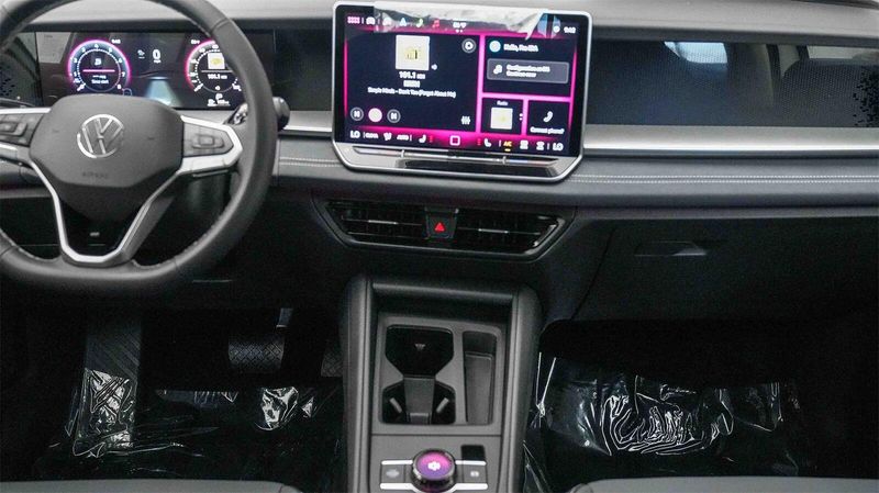 New 2025 Volkswagen Tiguan 2.0T SEImage 14