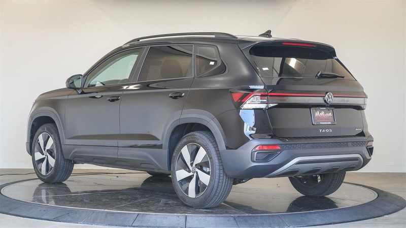 New 2025 Volkswagen Taos 1.5T SImage 2