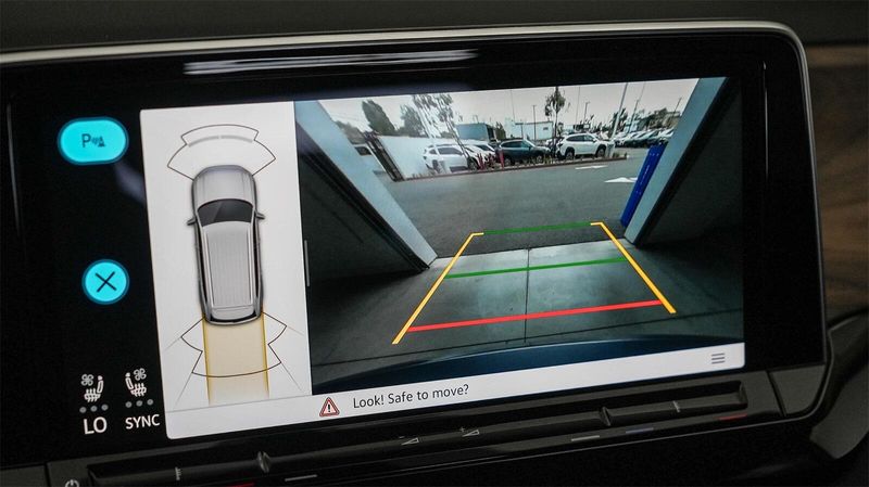 New 2025 Volkswagen Atlas 2.0T SE w/TechnologyImage 24