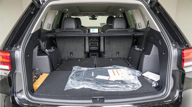 New 2025 Volkswagen Atlas 2.0T SE w/TechnologyImage 11