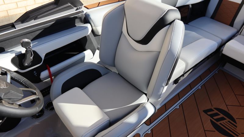 2025 MALIBU WAKESETTER 23 LSV Image 13