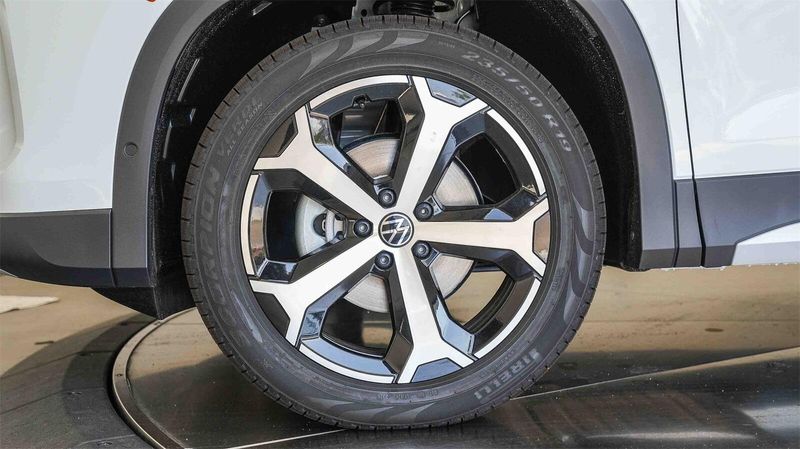 New 2025 Volkswagen Tiguan 2.0T SEImage 10