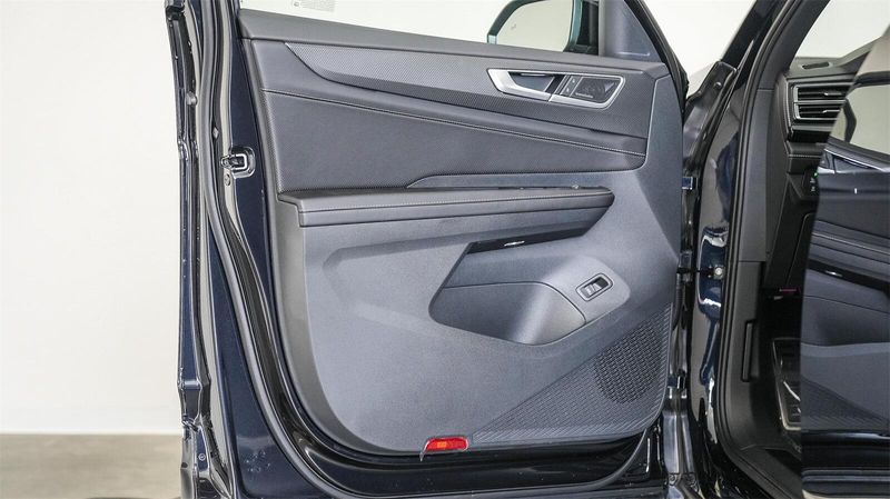 New 2025 Volkswagen Atlas Cross Sport 2.0T SEL Premium R-LineImage 21