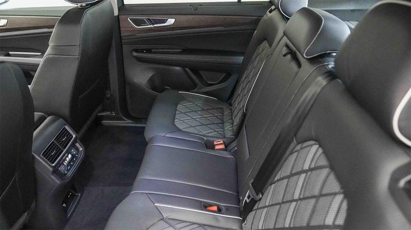 New 2026 Volkswagen Atlas 2.0T SEL Premium R-LineImage 18