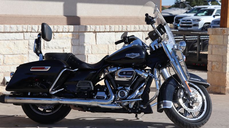 2018 HARLEY Road King Base in a BLACK exterior color. Family PowerSports (877) 886-1997 familypowersports.com 