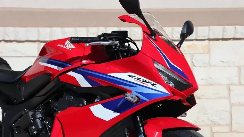 2025 Honda CBR650R ECLUTCH GRAND PRIX RED Image 12