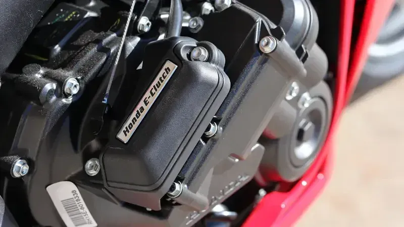 2025 Honda CBR650R ECLUTCH GRAND PRIX RED Image 9