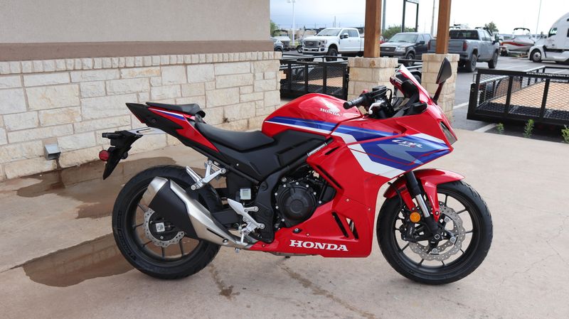 NEW 2025 HONDA CBR500R Image 2