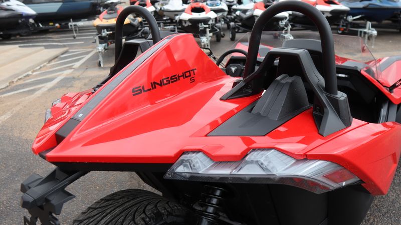 2025 Polaris SLINGSHOT S AUTODRIVE SLINGSHOT RED Image 14