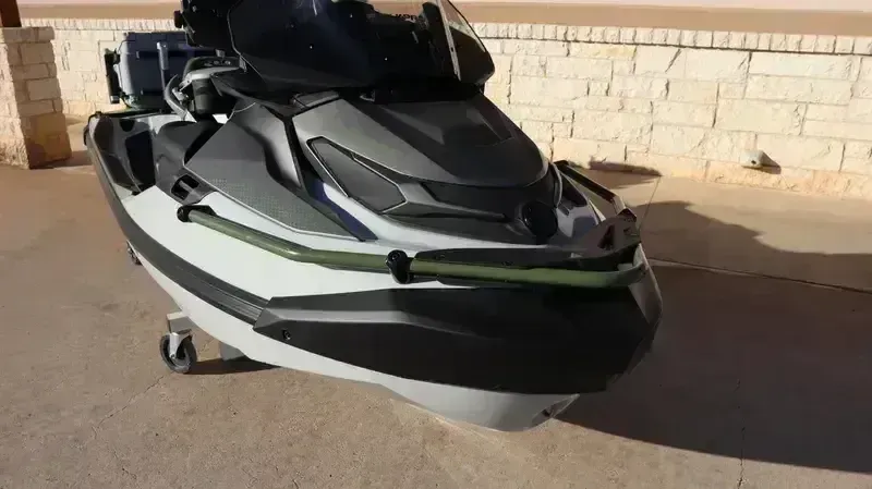 2025 SEADOO FISHPRO APEX 300 WITH SOUND SYSTEM IDF SHARK GREY AND NORI GREEN Image 20