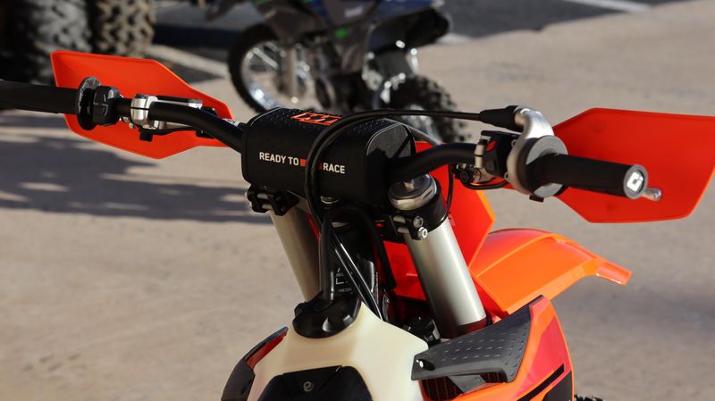 2025 KTM 300 XC ORANGEImage 5