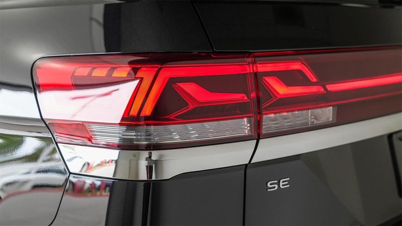 New 2025 Volkswagen Atlas 2.0T SE w/TechnologyImage 8