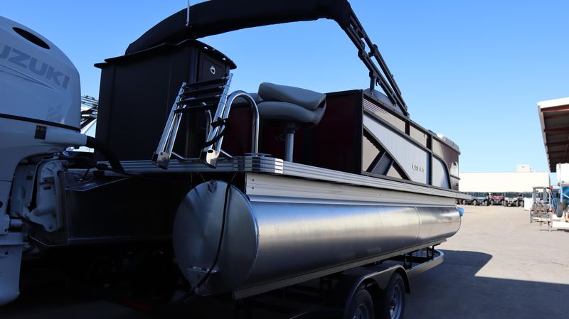 2025 CREST CLASSIC 220 FISH CABERNET WITH WHITE ACCENT Image 3