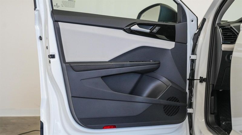 New 2025 Volkswagen Taos 1.5T SImage 21