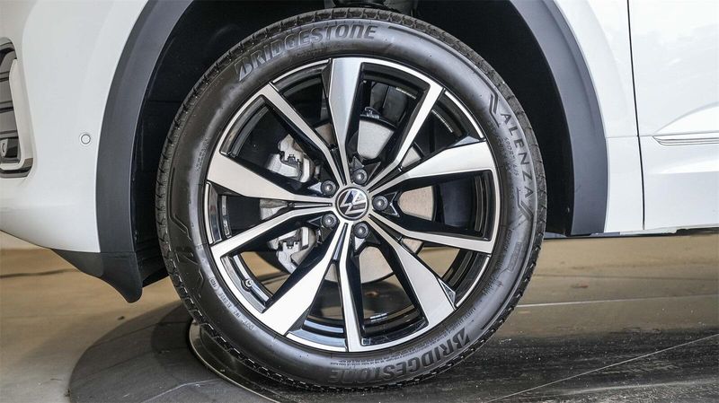 New 2025 Volkswagen Atlas 2.0T SEL Premium R-LineImage 10
