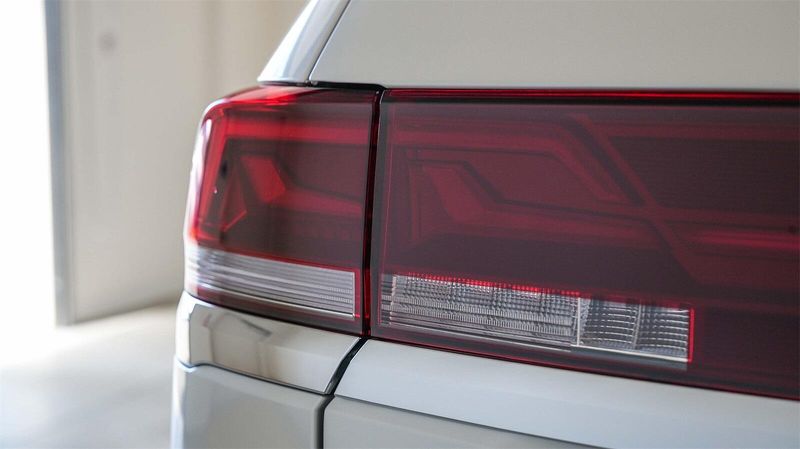 New 2025 Volkswagen Atlas 2.0T SEL Premium R-LineImage 8