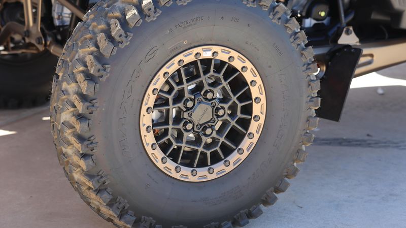2025 Polaris RZR PRO R ULTIMATE BLACK CRYSTAL AND SHADOW BRONZE Image 13