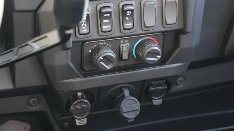 2025 Polaris RANGER CREW XP 1000 NORTHSTAR EDITION PREMIUM STEALTH GRAY Image 3