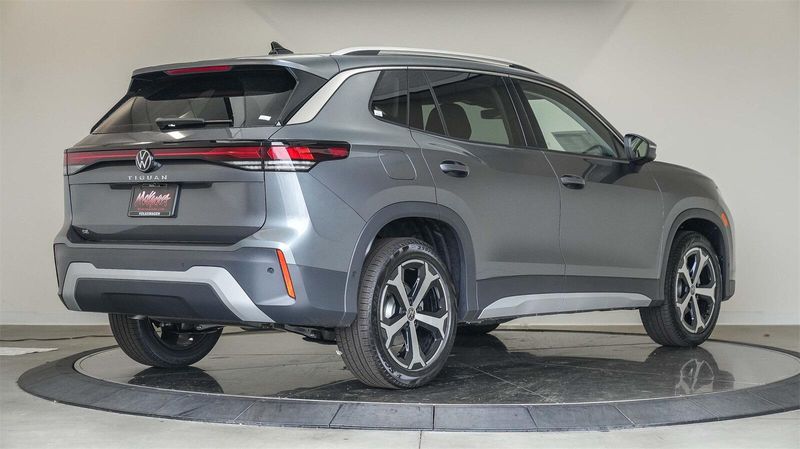New 2025 Volkswagen Tiguan 2.0T SEImage 4
