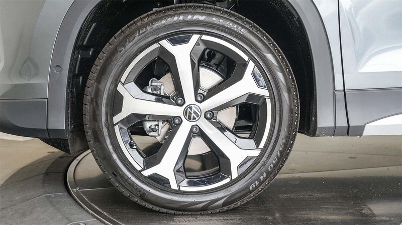 New 2025 Volkswagen Tiguan 2.0T SEImage 10