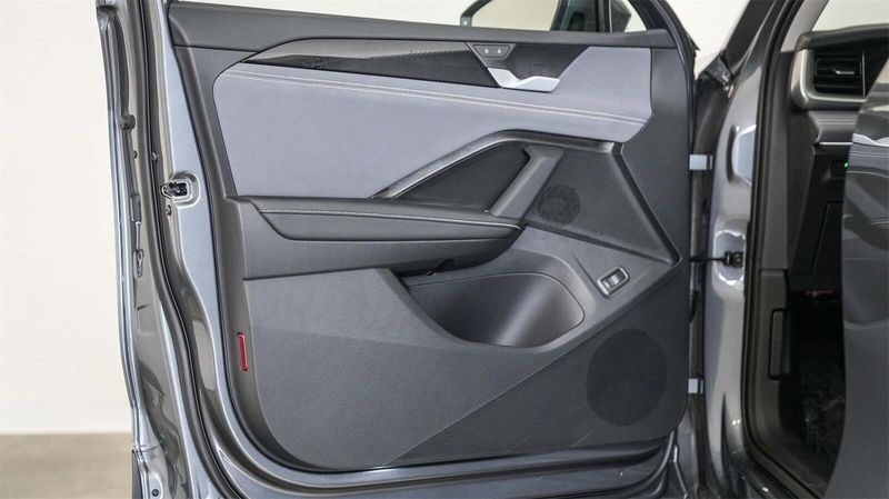 New 2025 Volkswagen Tiguan 2.0T SEImage 21