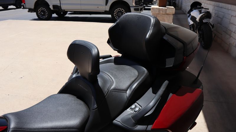 Used 2022 Can-Am RD SPYDER RT LTD 1330 SE6 RDD 22 Base Image 9