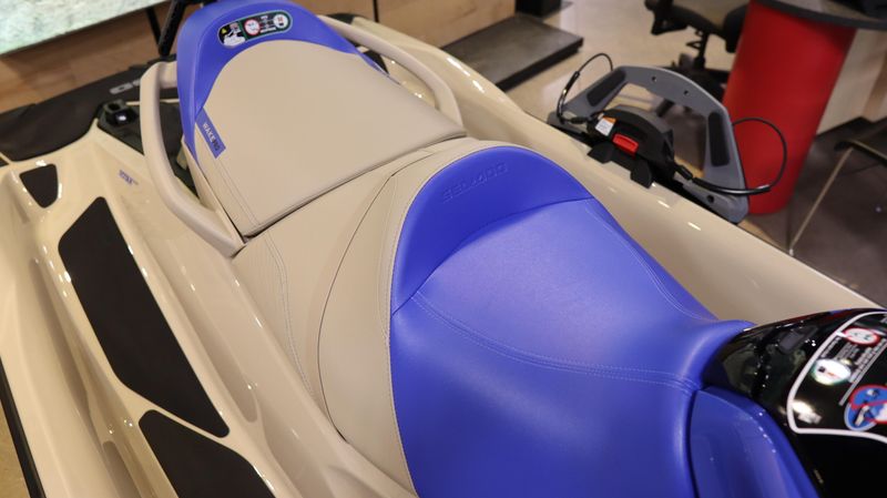 2025 SEADOO WAKE PRO 230 WITH SOUND SYSTEM IDF SAND AND DAZZLING BLUE Image 8