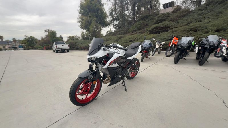 New 2026 Kawasaki Z500 SE ABS Image 4