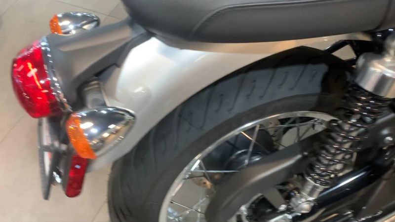 New 2025 Triumph BONNEVILLE T120 ELVIS EDITION Image 9