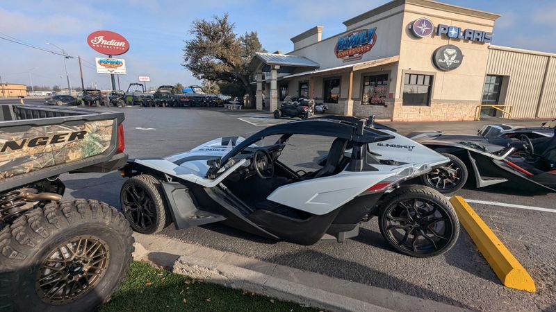 2024 Polaris SLINGSHOT S WITH TECHNOLOGY PACKAGE AUTODRIVEImage 3