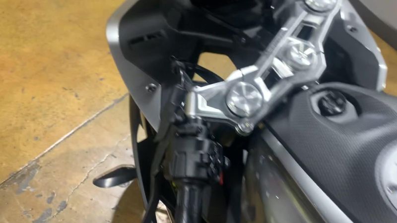 New 2025 CFMOTO 300SS Image 9