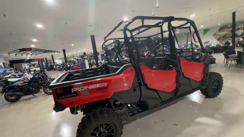 New 2025 Honda PIONEER 1000-6 DLX CREW Image 8