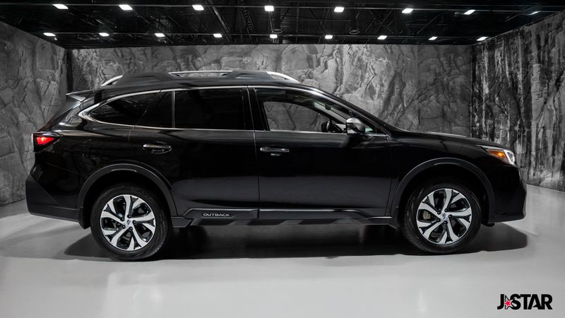 2022 Subaru Outback Touring photo 17