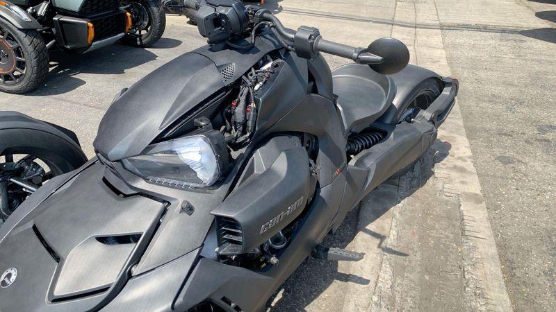 2023 Can-Am F1PC  in a BLACK/ CUSTOM exterior color. Del Amo Motorsports of Long Beach (562) 362-3160 delamomotorsports.com 